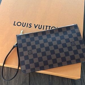 ✨Authentic✨ Louis Vuitton Neverfull MM Pochette